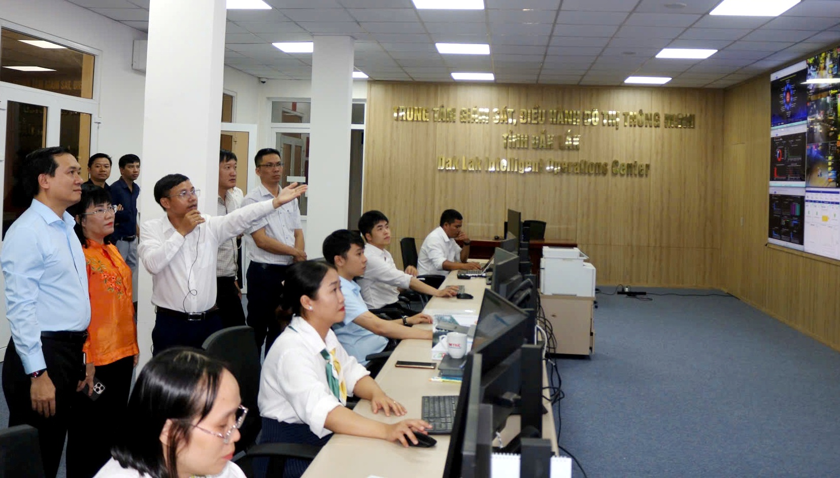 Phó Chủ tịch Thường trực UBND tỉnh thăm và làm việc tại Trung tâm Giám sát, Điều hành Đô thị Thông minh tỉnh Đắk Lắk